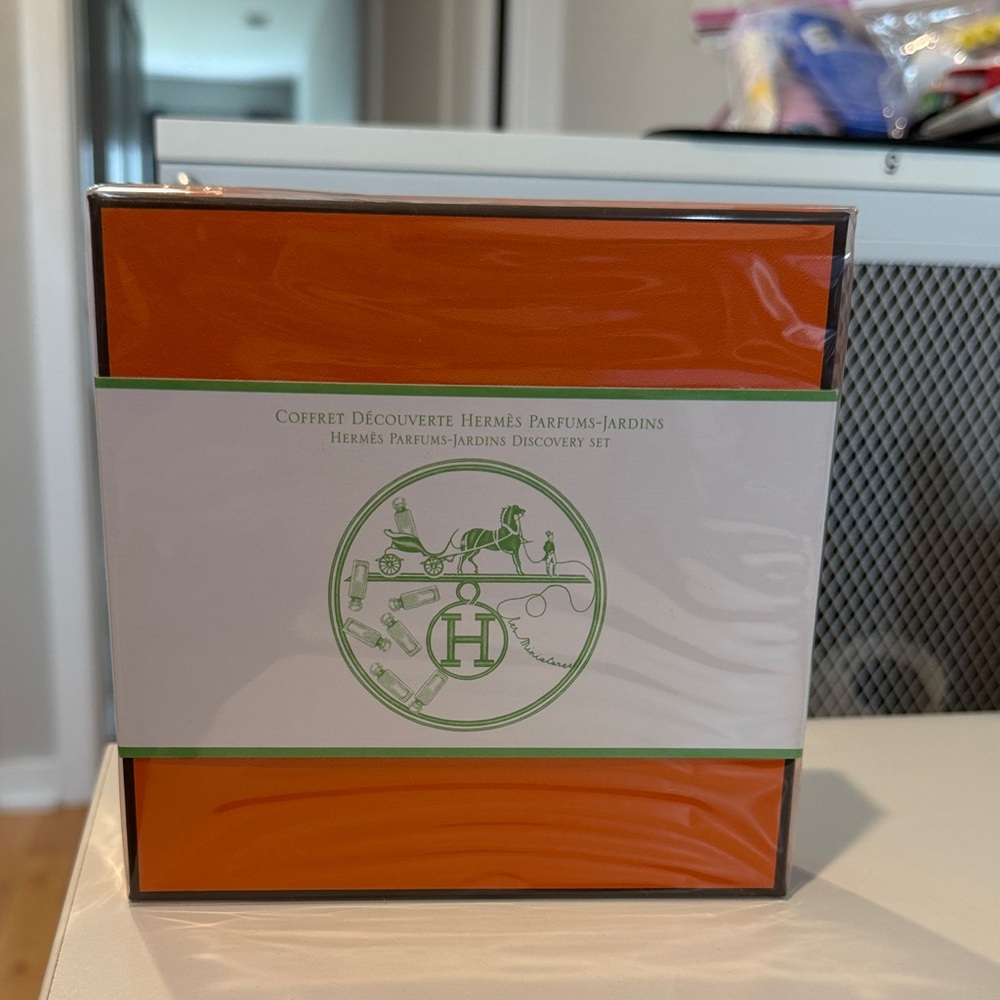 Hermes La Maison Orange and White Perfume Discovery Set